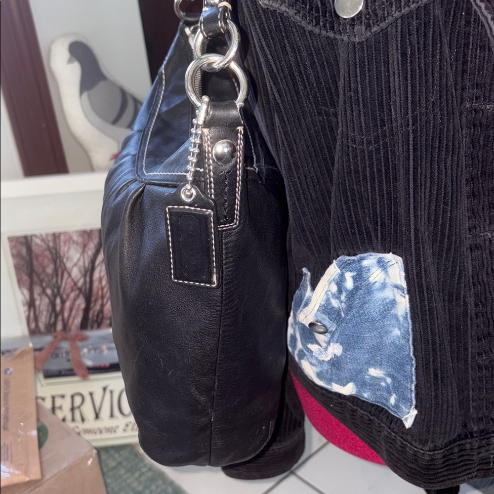 Coach  Vintage shoulder bag  F13764
Pleated front thick smooth leather black EUC - Picture 5 of 17